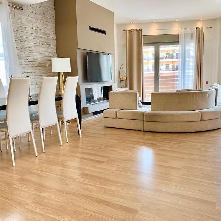 Cozy Apartment With Parking Near The City Center Atena Exterior foto