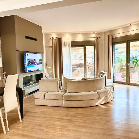 Cozy Apartment With Parking Near The City Center Atena Exterior foto