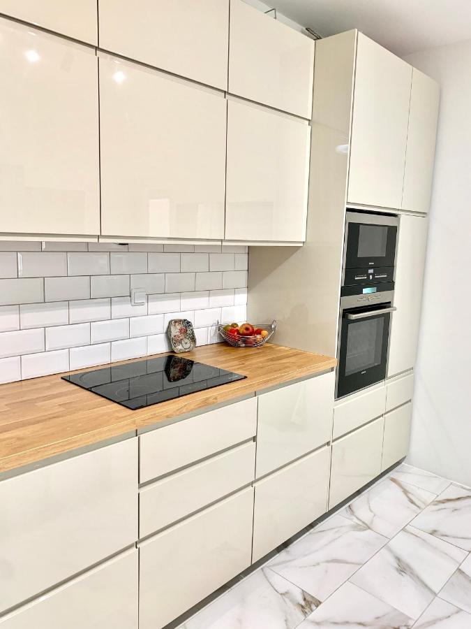 Cozy Apartment With Parking Near The City Center Atena Exterior foto