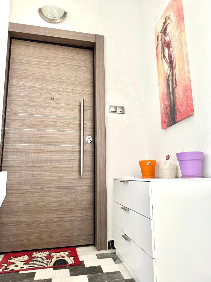 Cozy Apartment With Parking Near The City Center Atena Exterior foto