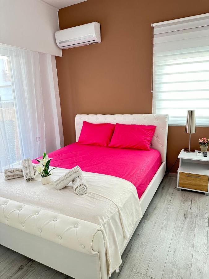Cozy Apartment With Parking Near The City Center Atena Exterior foto