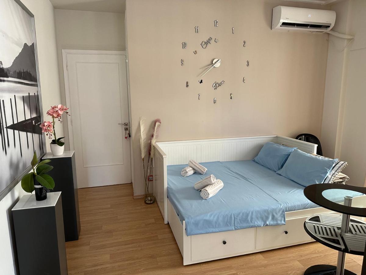 Cozy Apartment With Parking Near The City Center Atena Exterior foto