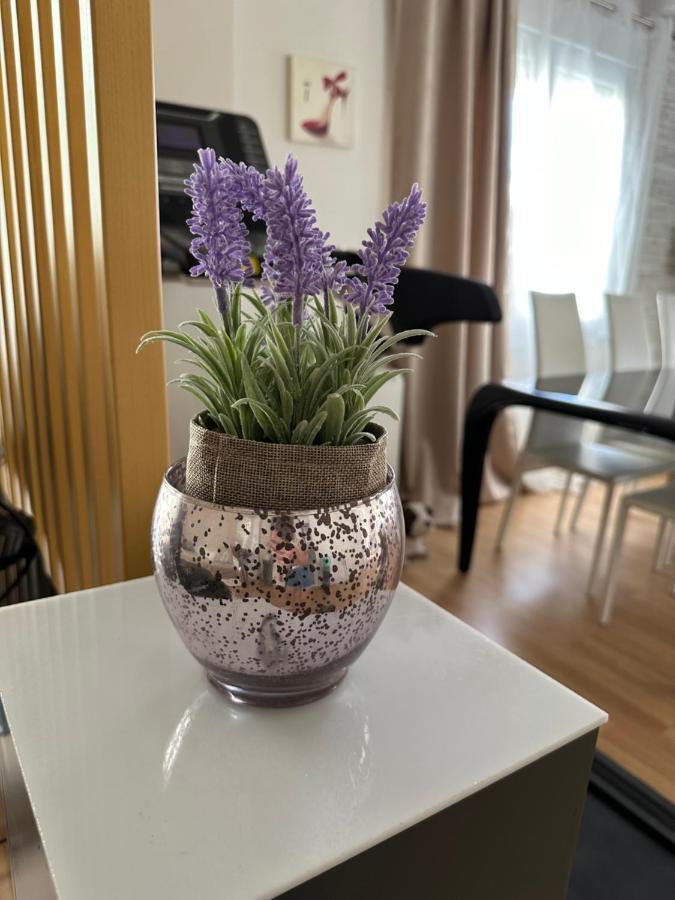 Cozy Apartment With Parking Near The City Center Atena Exterior foto