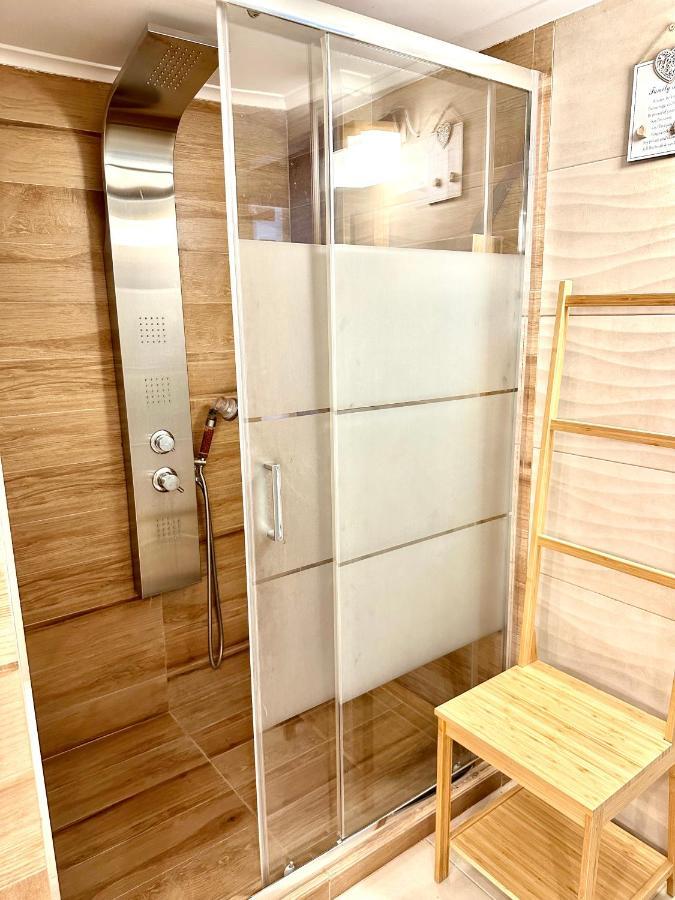 Cozy Apartment With Parking Near The City Center Atena Exterior foto