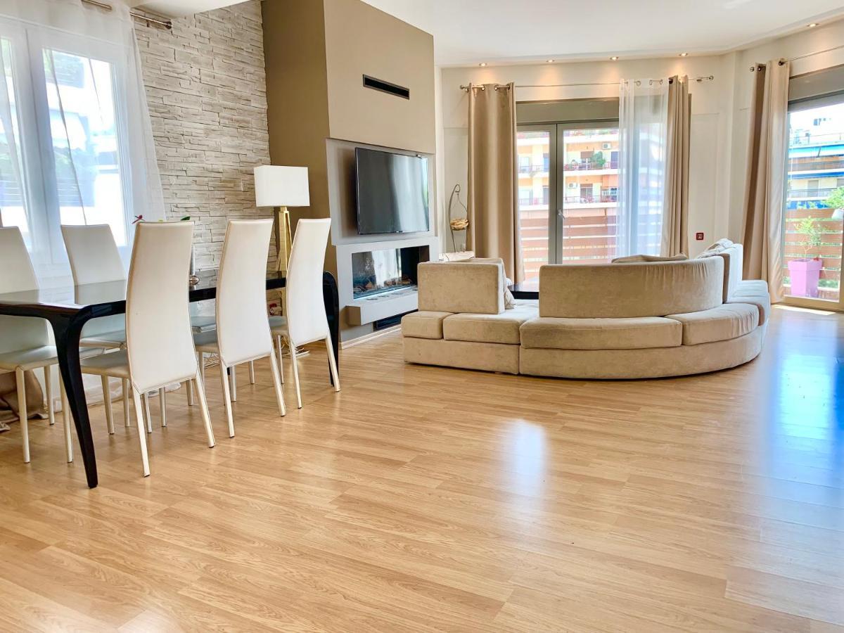 Cozy Apartment With Parking Near The City Center Atena Exterior foto