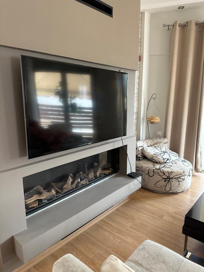 Cozy Apartment With Parking Near The City Center Atena Exterior foto