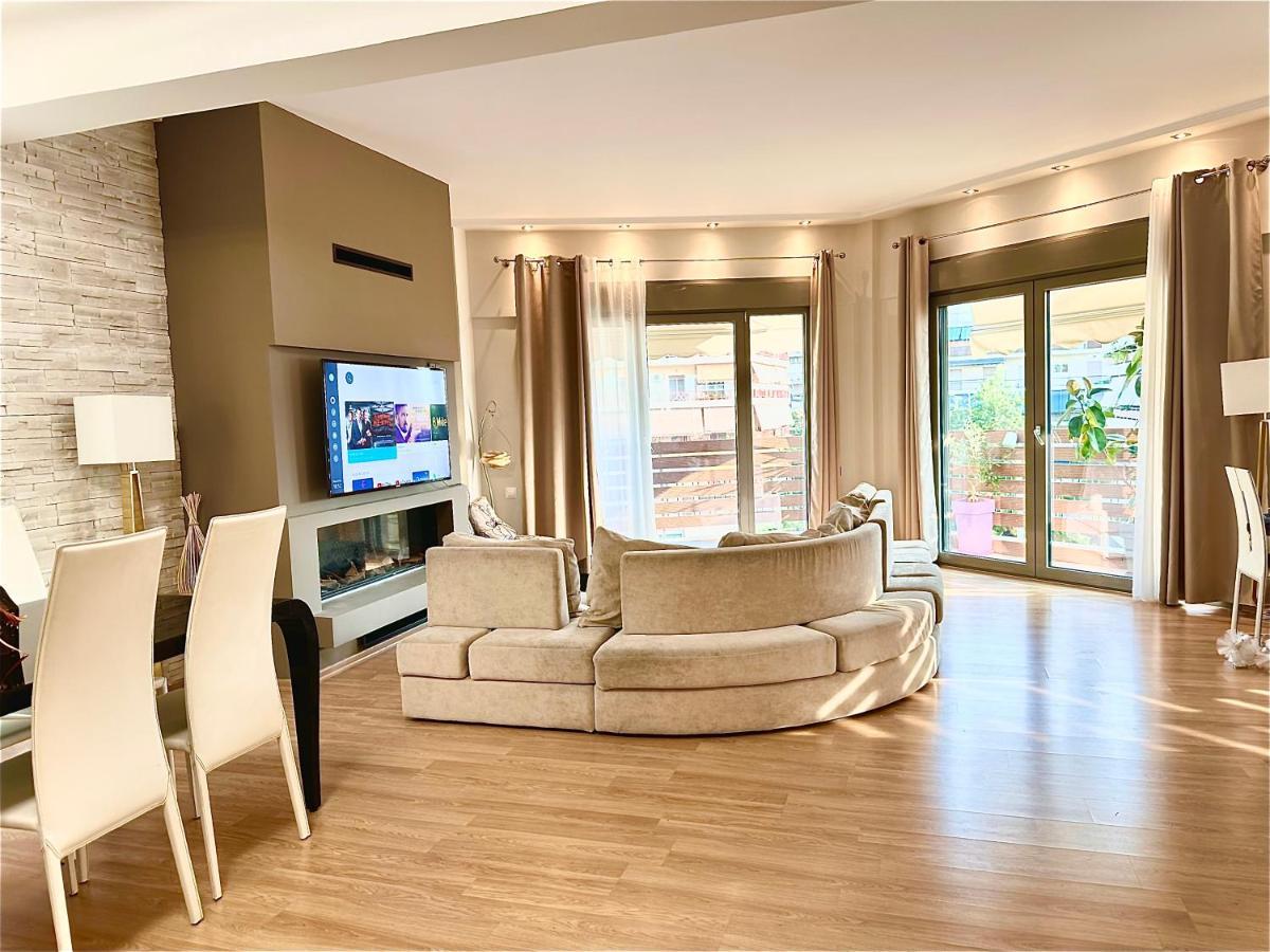 Cozy Apartment With Parking Near The City Center Atena Exterior foto
