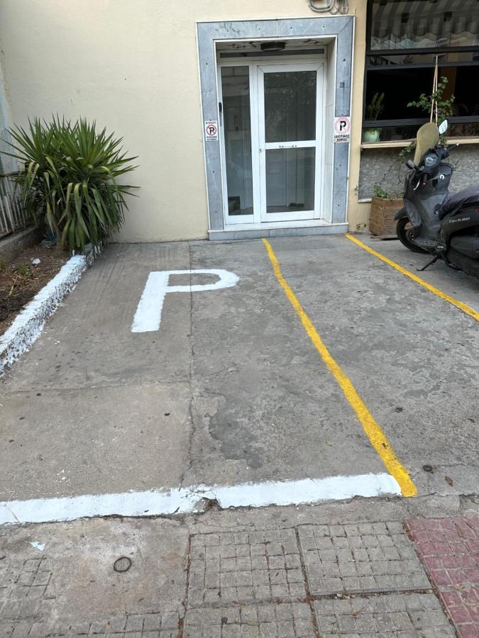 Cozy Apartment With Parking Near The City Center Atena Exterior foto